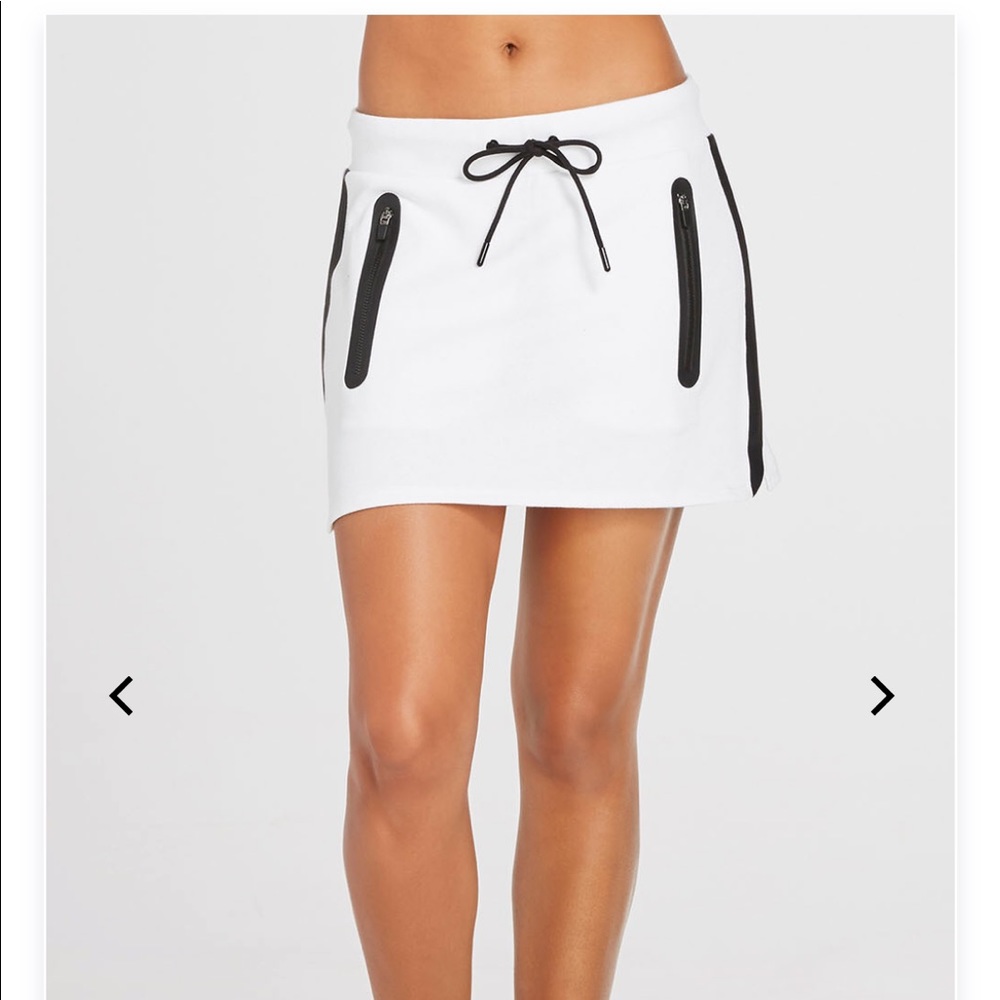 🥥NWOT Fabletics Amara skirt